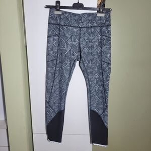 ❤️ 3 for $35 Lululemon mesh panel thigh pocket mid rise  black white leggings 6
